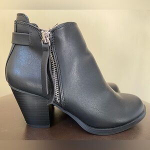 Black Ankle Booties Women’s Size 6